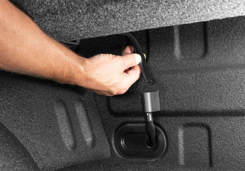 RealTruck 19-26 RAM 1500 5.7ft Bed w/RAMBOX (w or w/o MultiFunc Tailgate) RetraxPRO EZ-Off FRC-4000