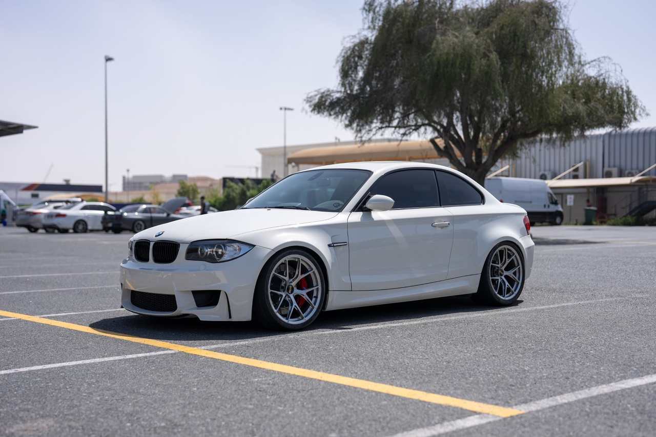 Track-ready BMW 1M E82 a lowered performance stance| ATOMIC-SHOP