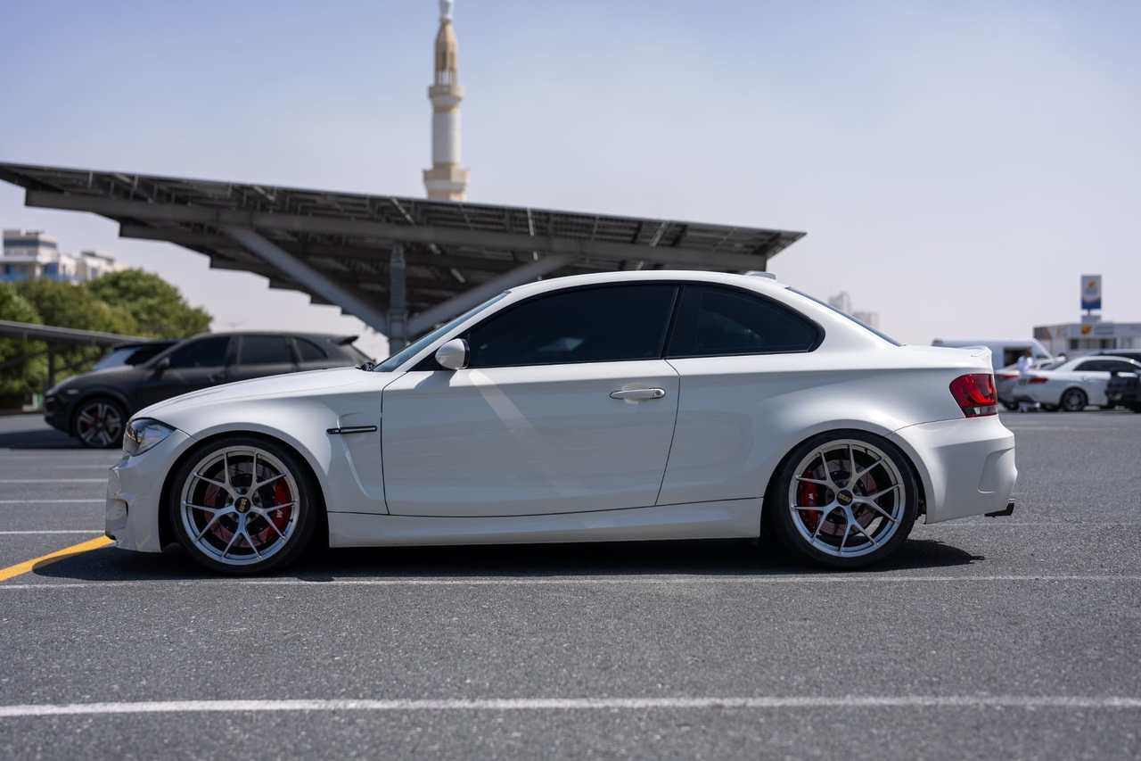 Track-ready BMW 1M E82 a lowered performance stance| ATOMIC-SHOP