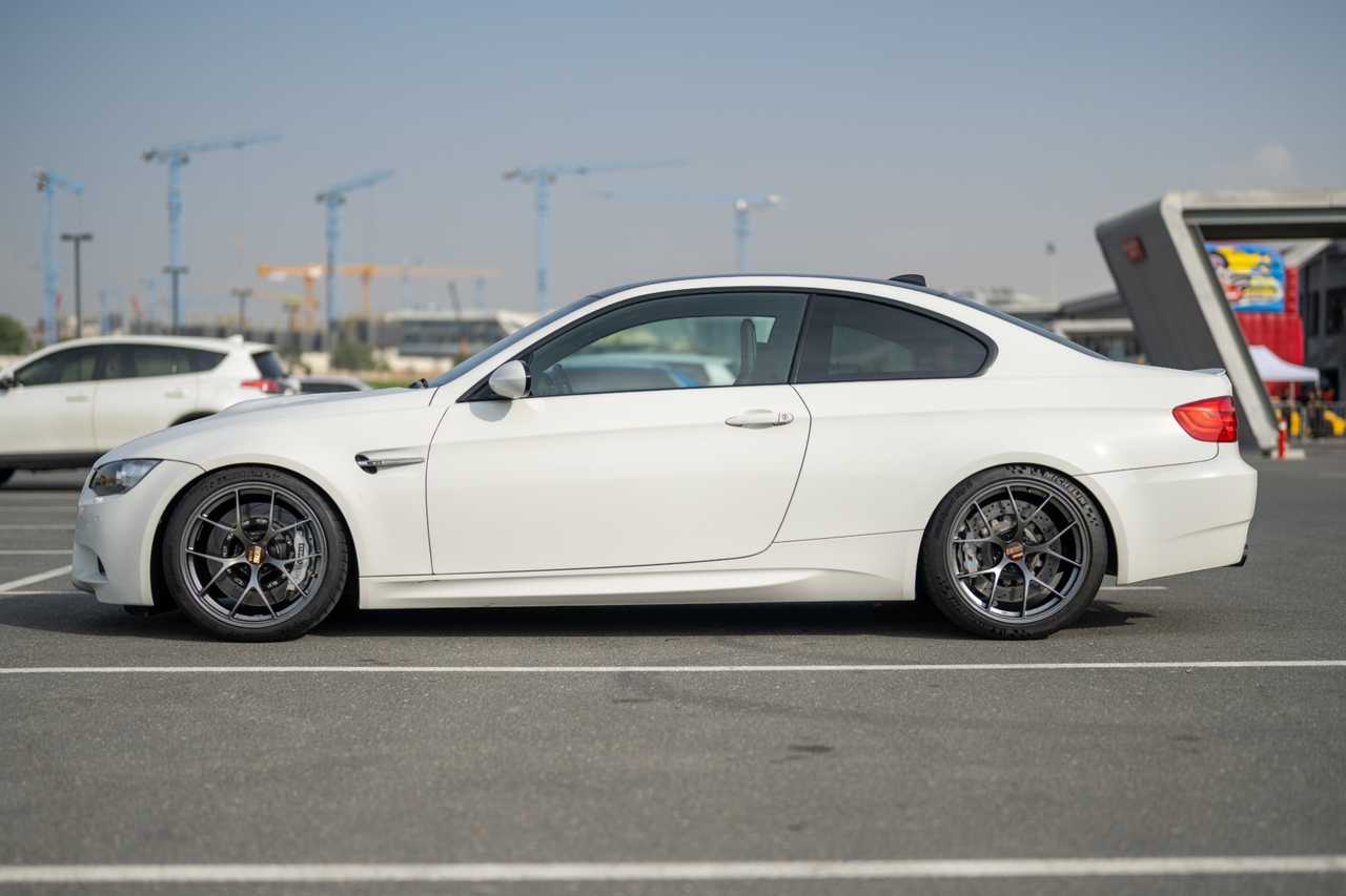 White tuned BMW M3 E92 coupe – side view | ATOMIC-SHOP