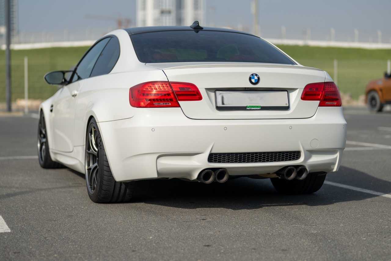 White tuned BMW M3 E92 coupe – rear view | ATOMIC-SHOP