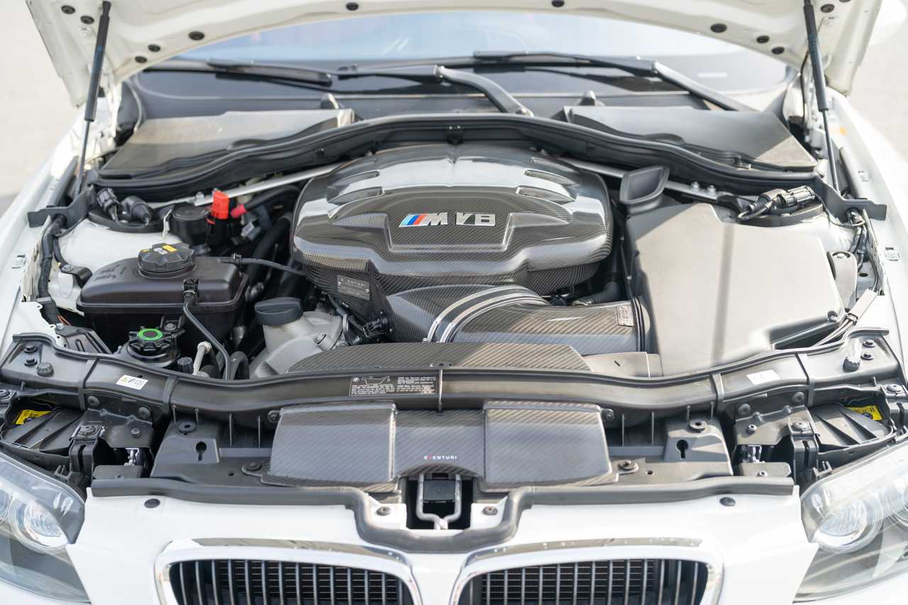Underhood area of the BMW M3 E92 | ATOMIC-SHOP