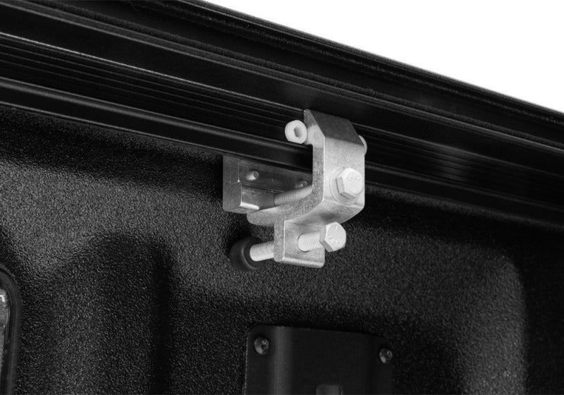Retrax 22-26 Nissan Frontier 5ft Bed (w or w/o Utilitrack) RetraxPRO EZ-Off FRC-4000