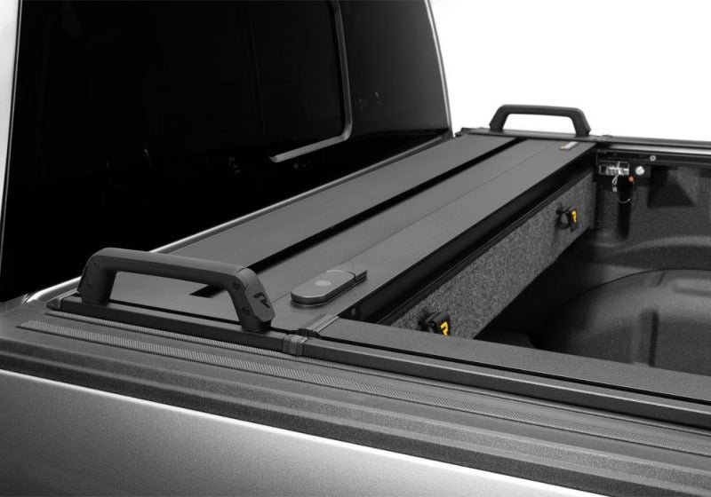 Retrax 22-26 Toyota Tundra Reg & DC 6.5ft Bed w/Deck Rail Sys RetraxPRO EZ-Off FRC-4000